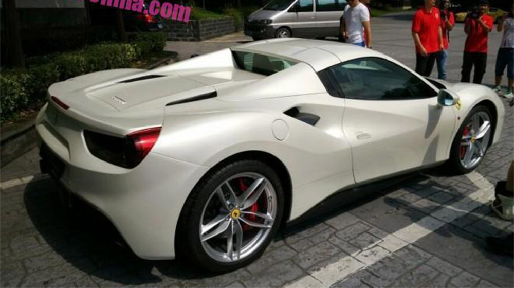 Chưa ra mắt, Ferrari 488 Spider bất ngờ lộ diện tại Trung Quốc Ferrari 488 Spider (2).jpg