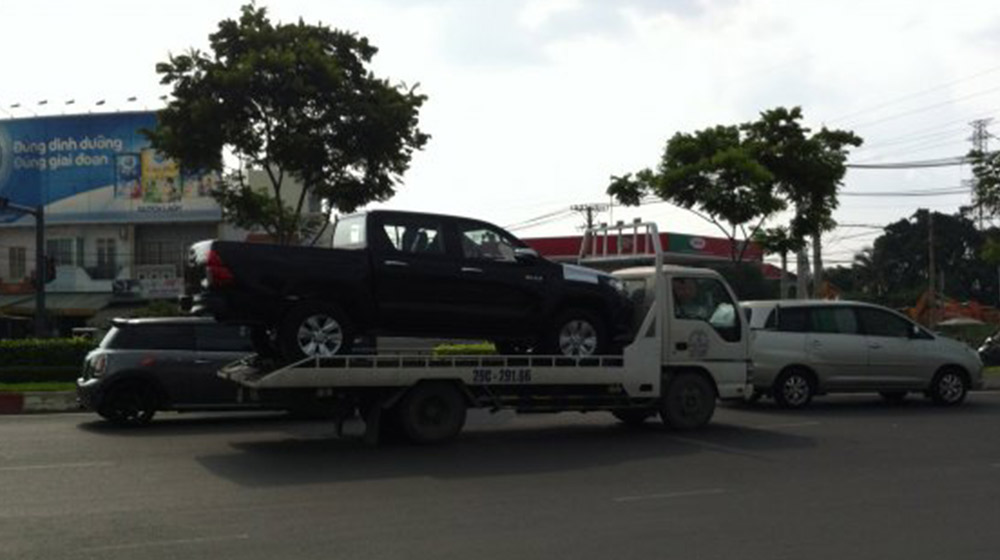 Toyota Hilux 2016 bất ngờ xuất hiện tại Việt Nam IMG_0003.jpg