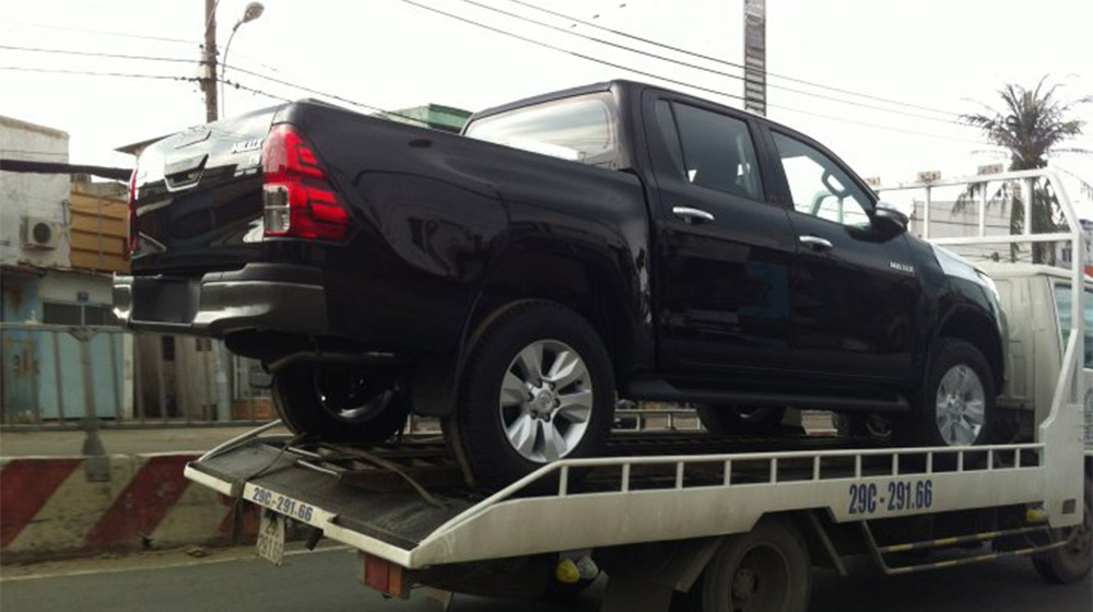 Toyota Hilux 2016 bất ngờ xuất hiện tại Việt Nam IMG_0008.jpg