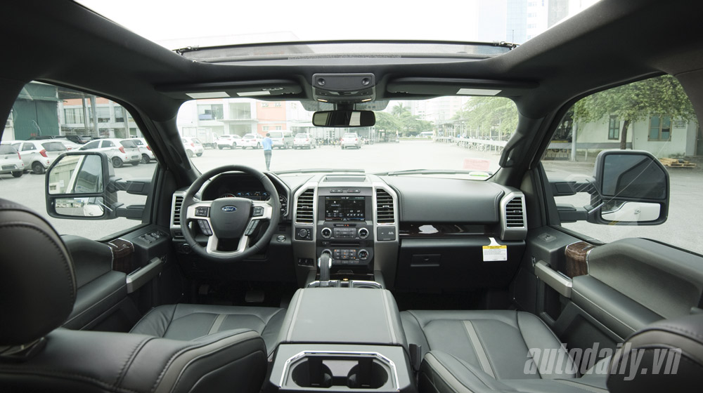 Ngắm vẻ đẹp hút hồn của Ford F-150 2015 trong đêm thu Hà Nội Ford F150 Platinum (38).jpg