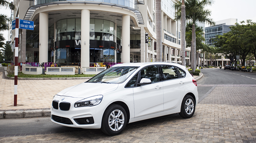 Người may mắn trúng xe BMW hơn 1 tỷ đồng là ai? BMW_trao_giai (6).jpg