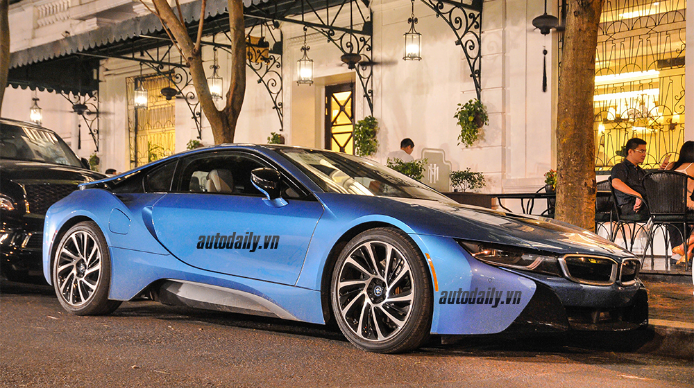BMW i8 màu độc của “cậu ấm” 18 tuổi gặp nạn tại Hà Nội bmw i81.jpg