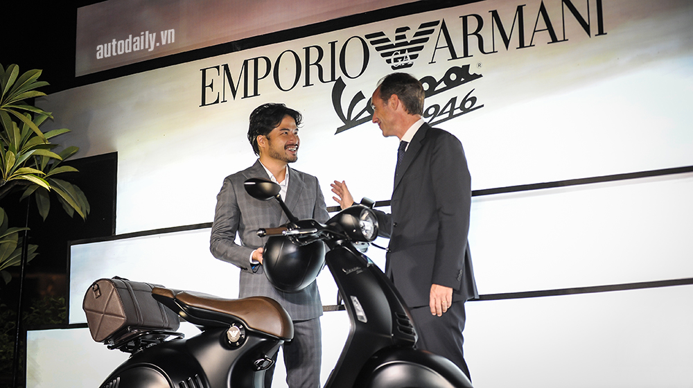 Vespa 946 Emporio Armani chính thức ra mắt, giá hơn 400 triệu Vespa_946_EA (11).jpg