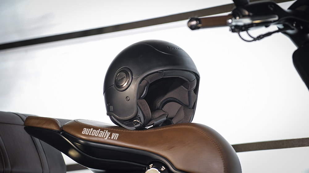 Ảnh chi tiết siêu phẩm Vespa 946 Emporio Armani Vespa_946_EA (4).jpg