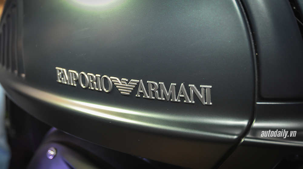 Ảnh chi tiết siêu phẩm Vespa 946 Emporio Armani Vespa_946_EA (7).jpg