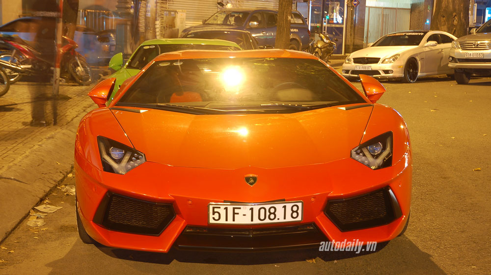 Dàn xe trăm tỷ lung linh dưới ánh đèn đêm Sài Gòn sieu-xe-sai-gon (2).jpg