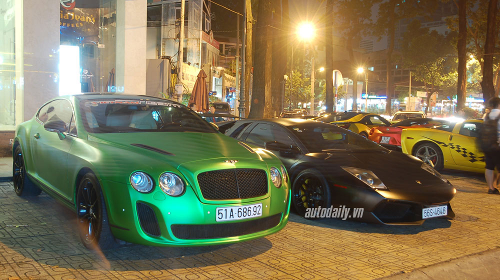 Dàn xe trăm tỷ lung linh dưới ánh đèn đêm Sài Gòn sieu-xe-sai-gon (8).jpg