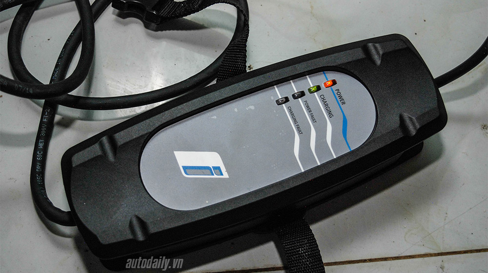 Chi tiết BMW i8 trắng vừa về Hà Nội BMW i8 (1).jpg