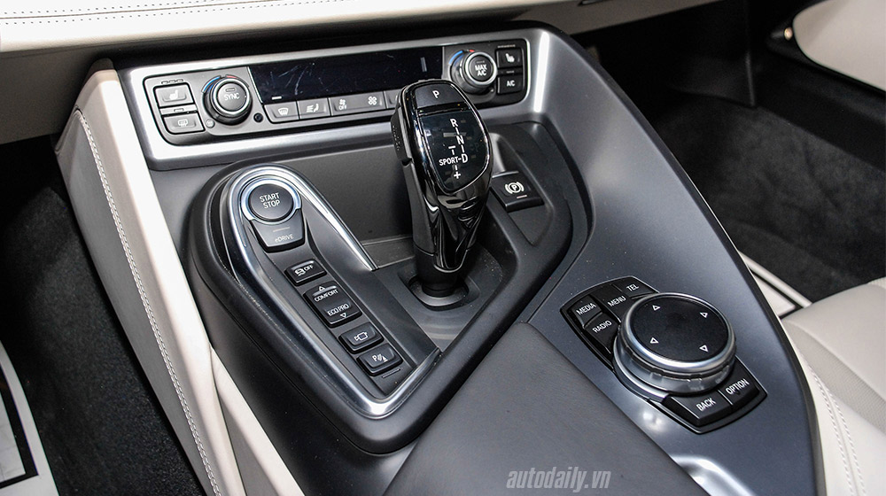 Chi tiết BMW i8 trắng vừa về Hà Nội BMW i8 (28).jpg