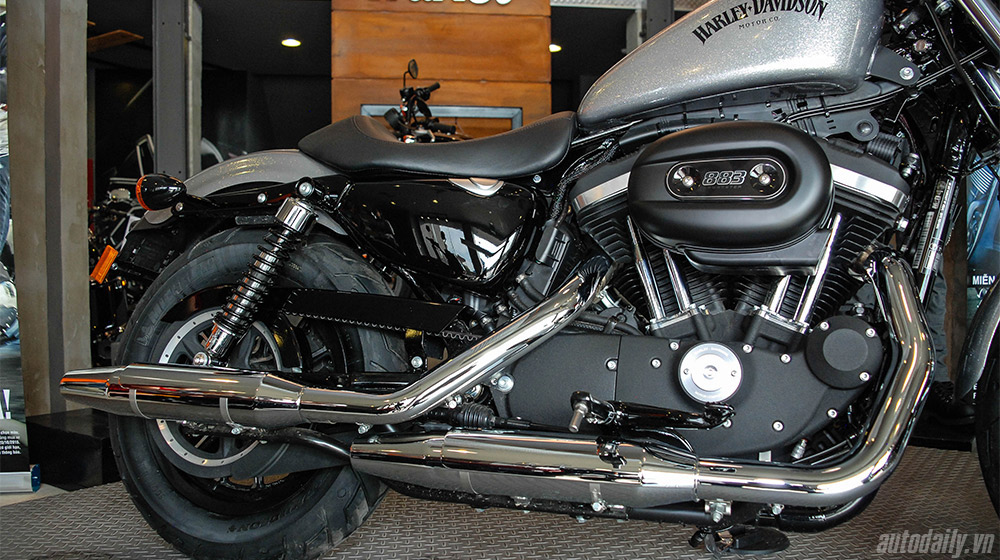 Ảnh chi tiết Harley Davidson Iron 883 màu sơn độc đáo tại Việt Nam Harley Davidson  (13).jpg