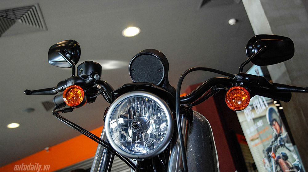 Ảnh chi tiết Harley Davidson Iron 883 màu sơn độc đáo tại Việt Nam Harley Davidson  (8).jpg