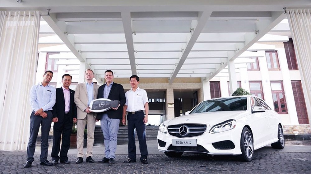 Mercedes-Benz bàn giao xe sang cho khách sạn 5 sao tại Sài Gòn Mercedes VN (2).jpg