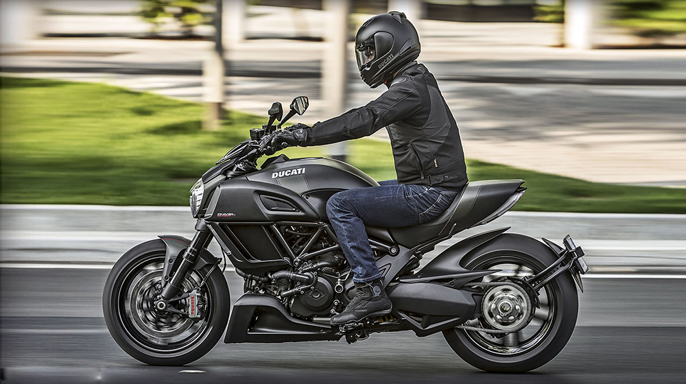 Ducati Diavel Carbon 2016 đã sẵn sàng cho ngày ra mắt Ducati_Diavel_Carbon_2016 (1).jpg