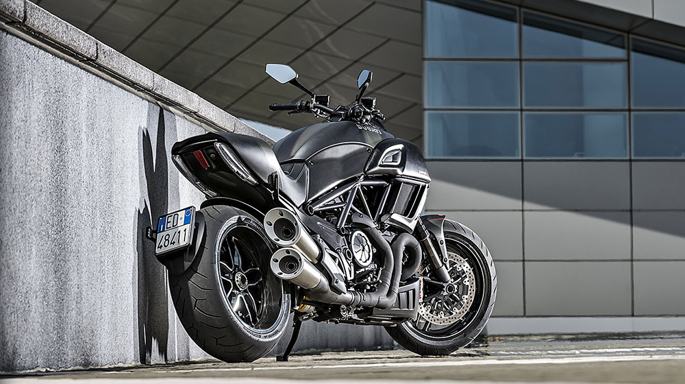 Ducati Diavel Carbon 2016 đã sẵn sàng cho ngày ra mắt Ducati_Diavel_Carbon_2016 (6).jpg