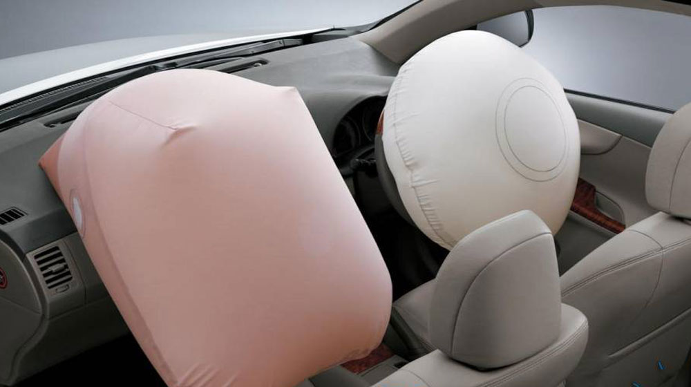 Car Airbag: “Not every collision causes it to deploy” Toyota_Corolla_Altis_Airbags.jpg