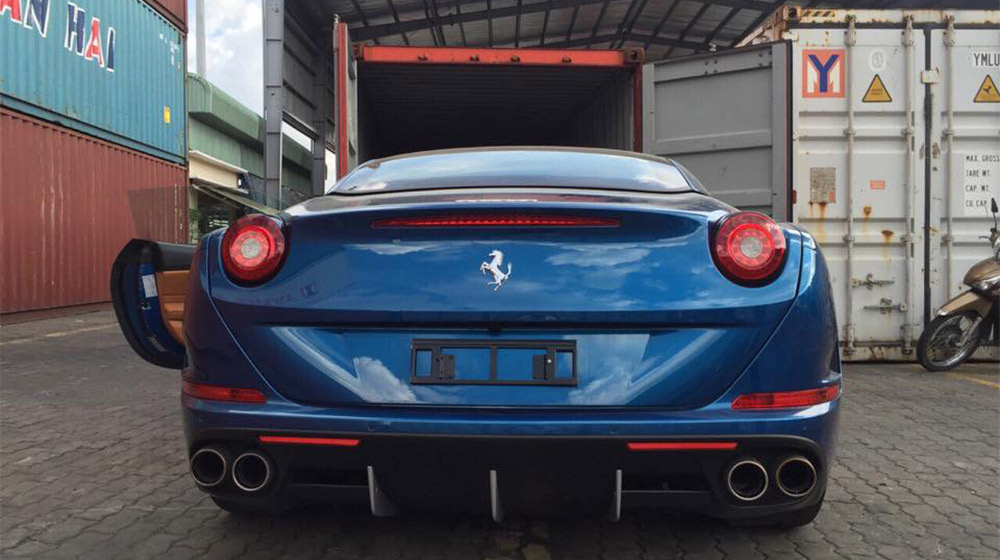Ảnh chi tiết siêu xe Ferrari California T tại Việt Nam Ferrari California T (10).jpg