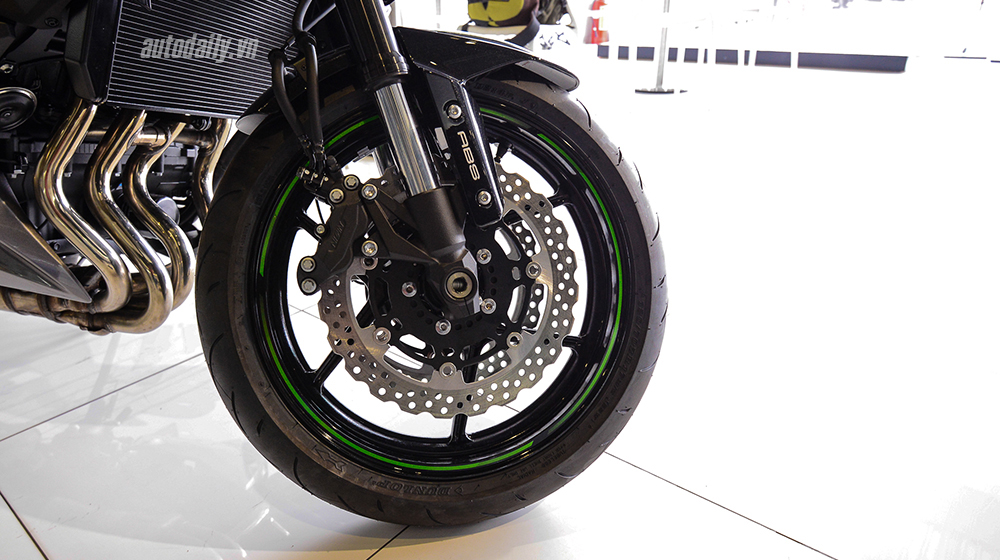 Soi chi tiết Kawasaki Z800 2016 vừa cập bến Việt Nam Kawasaki_Z800_2016 (2).jpg