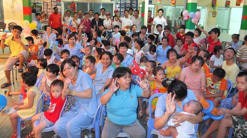 Mitsubishi mang Trung thu đến trẻ em có hoàn cảnh khó khăn Mitsubishi_mang_trung_thu_den_voi_tre_em_ngheo (2).JPG