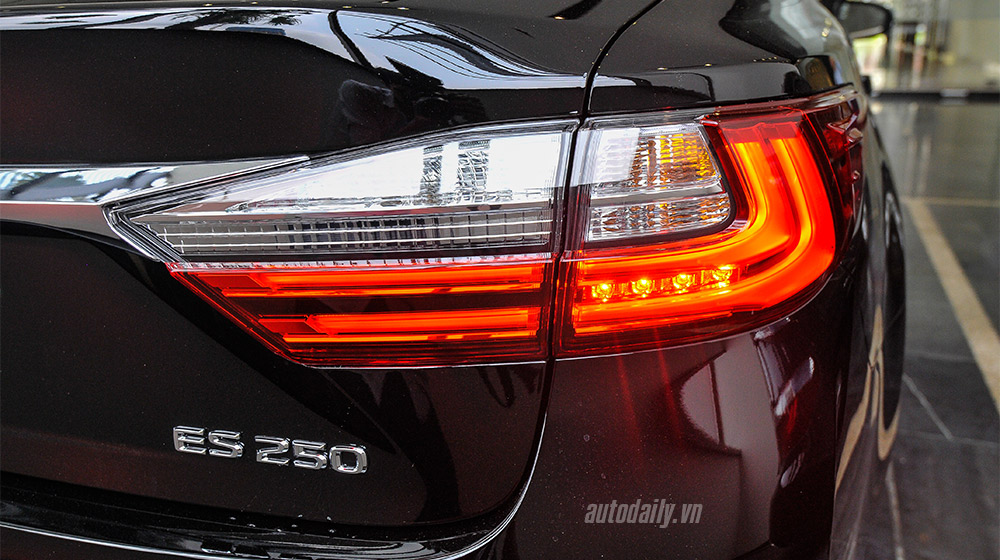 Cận cảnh Lexus ES 2016 đầu tiên về Việt Nam Lexus ES 2016 (29).jpg