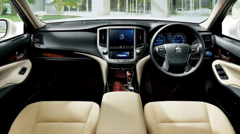 Toyota Crown 2016 bản nâng cấp trình làng crown-2016 (4).jpg