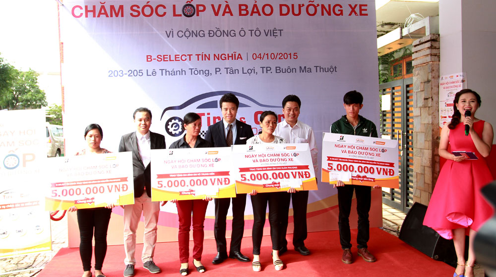 Bridgestone đưa Ngày hội chăm sóc lốp và bảo dưỡng xe đến Buôn Ma Thuột ngay-hoi-lop-bridgestone (2).jpg
