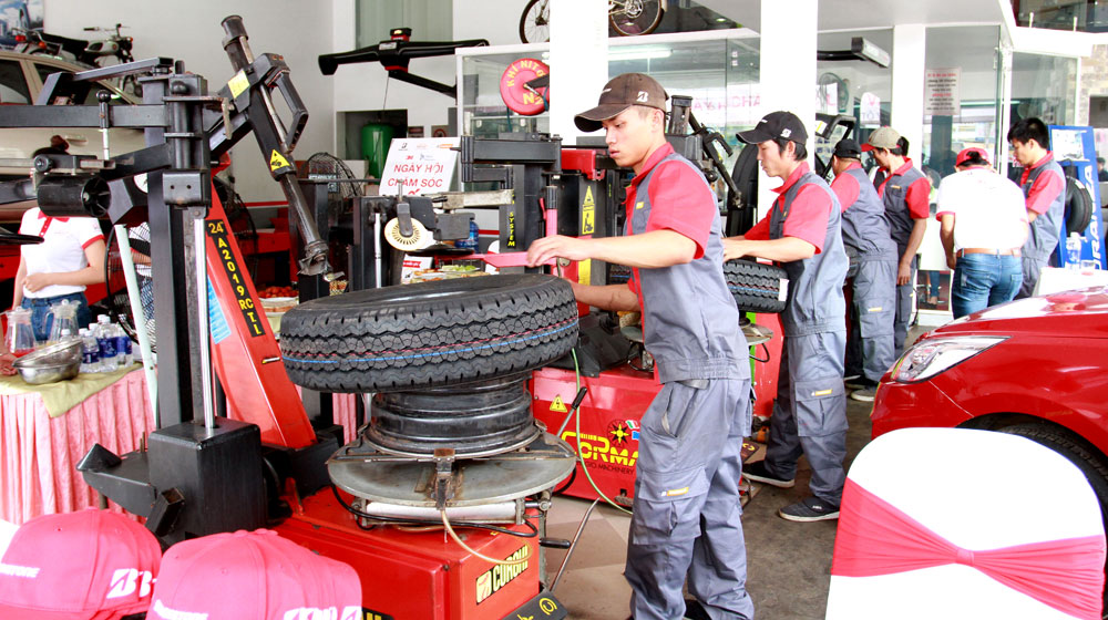 Bridgestone đưa Ngày hội chăm sóc lốp và bảo dưỡng xe đến Buôn Ma Thuột ngay-hoi-lop-bridgestone (3).jpg