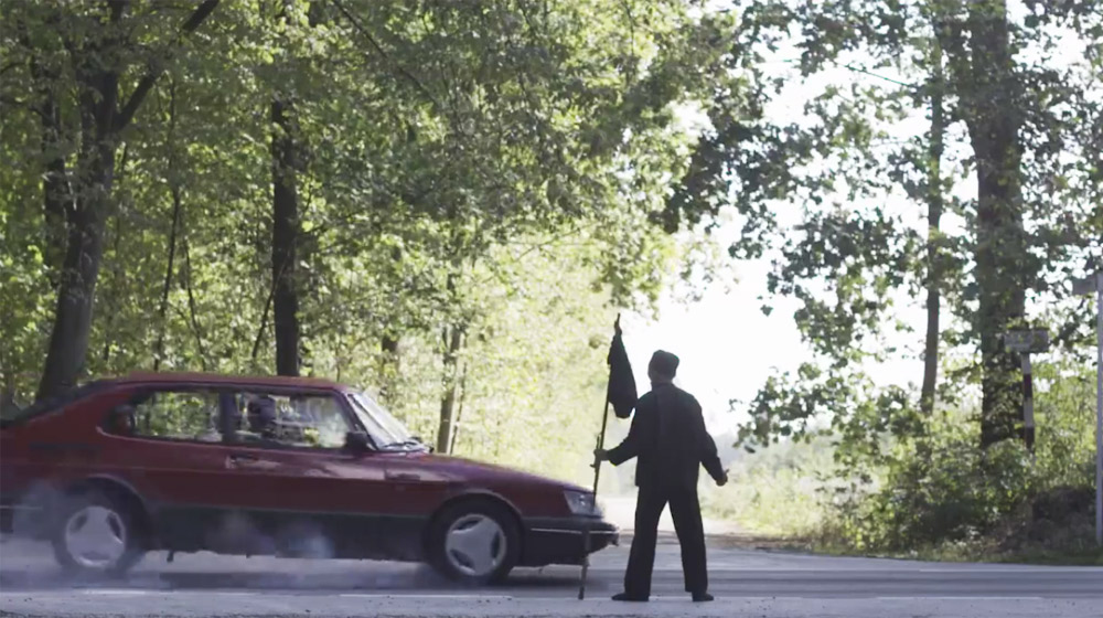 Video: “Chết cười” ông già Việt dạy Tây lái xe Untitled-1.jpg