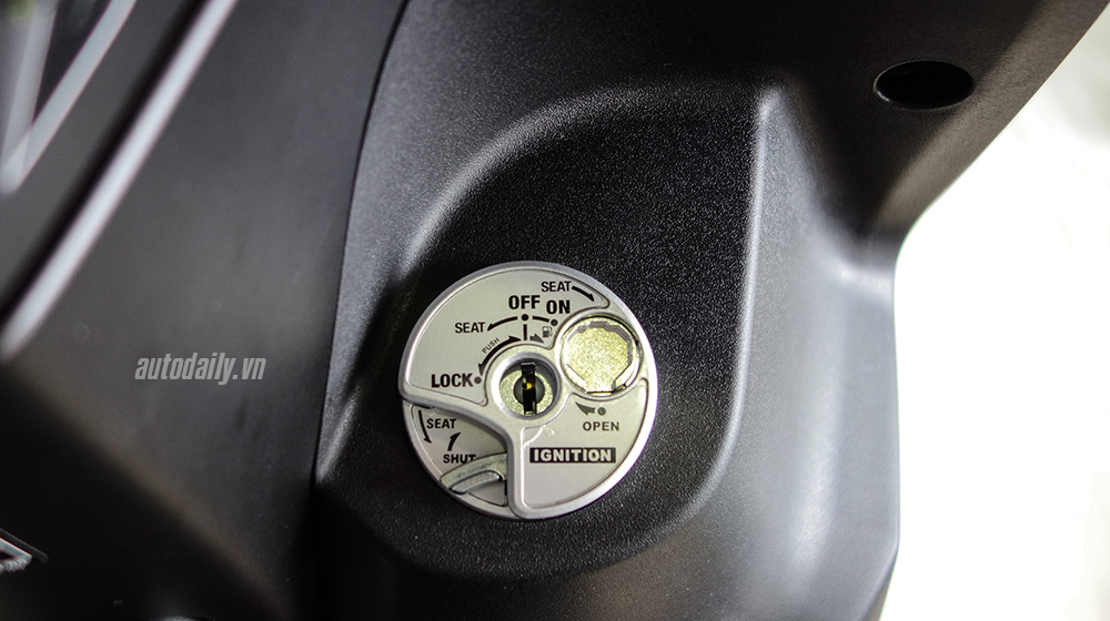 Cận cảnh đối thủ của Honda Lead vừa ra mắt Yamaha_Acruzo (15).jpg