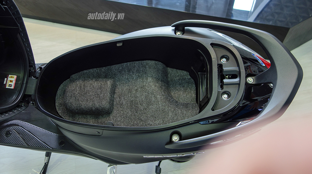 Cận cảnh đối thủ của Honda Lead vừa ra mắt Yamaha_Acruzo (7).jpg