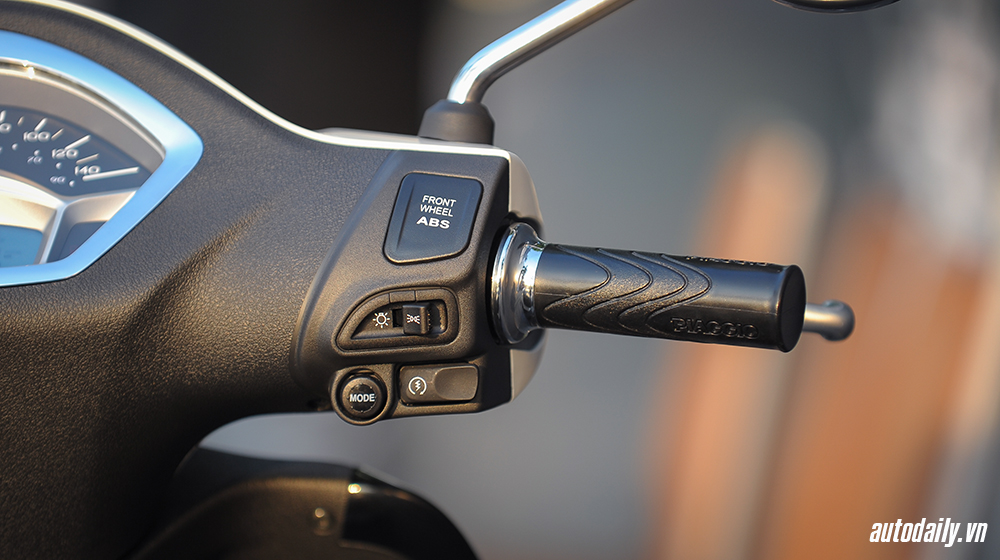 Cận cảnh Piaggio Liberty ABS vừa 