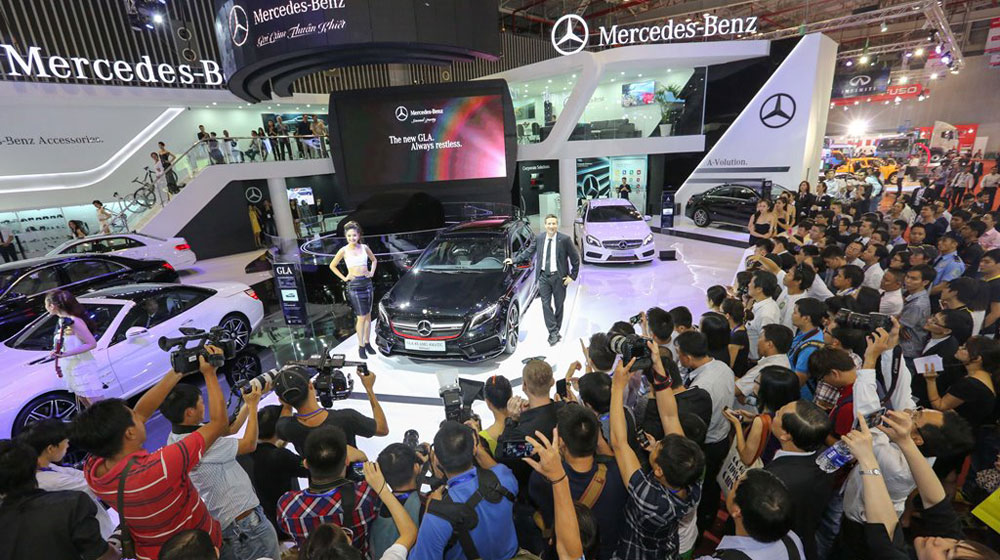 Mercedes-Benz sắp trình làng hộp số tự động 9 cấp tại Việt Nam Gian-hang-cua-Mercedes-Benz-luon-thu-hut-nhieu-su-quan-tam-cua-cong-chung.jpg