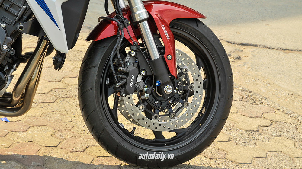 Kawasaki Z1000 – Honda CB1000R: Kẻ tám lạng người nửa cân Honda CB1000R 2015 (20).jpg