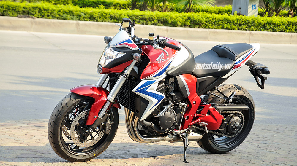Kawasaki Z1000 – Honda CB1000R: Kẻ tám lạng người nửa cân Honda CB1000R 2015 (27).jpg