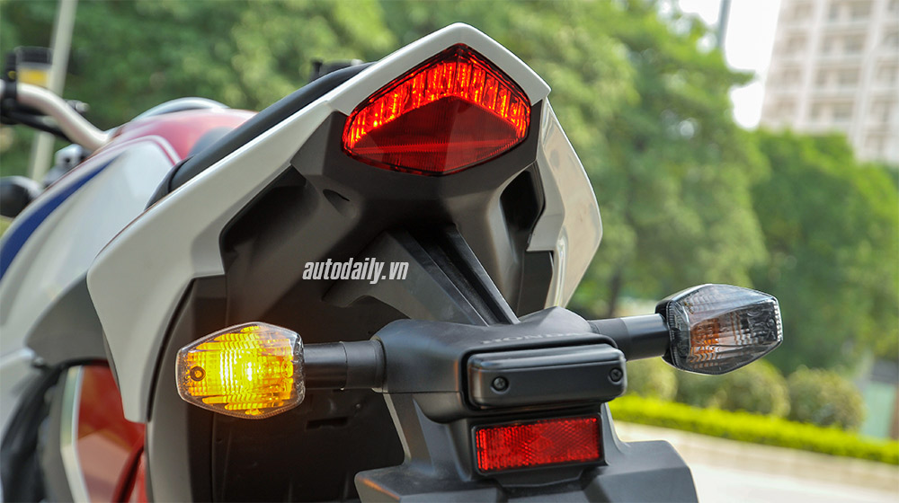 Chi tiết Honda CB1000R ABS 2015 tại Hà Nội Honda CB1000R 2015 (6).jpg