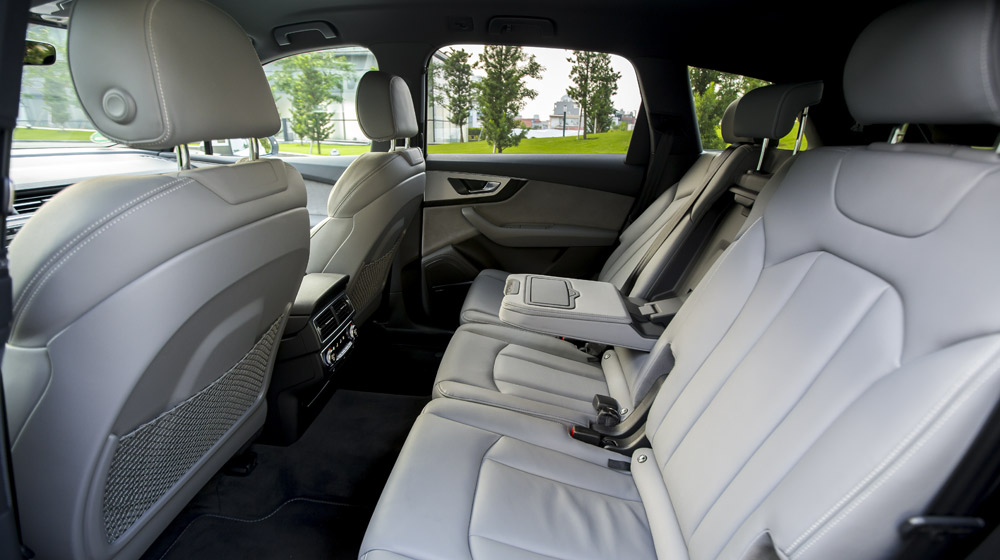 Audi mang cặp đôi “hàng hot” đến VIMS 2015 Audi-Q7-(9).jpg