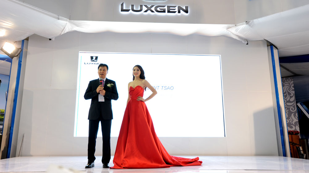 Hoa hậu, Á hậu Việt sánh đôi cùng xe sang tại VIMS 2015 vims-2015-sao-va-xe (7).jpg