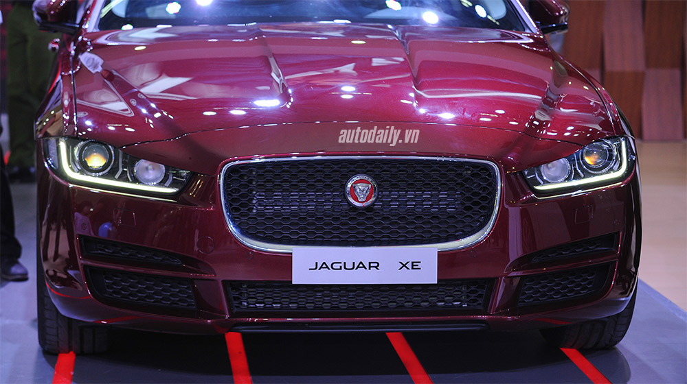 Ảnh chi tiết Jaguar XE tại VIMS 2015 Jaguar XE (10).jpg