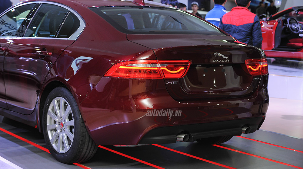 Ảnh chi tiết Jaguar XE tại VIMS 2015 Jaguar XE (12).jpg