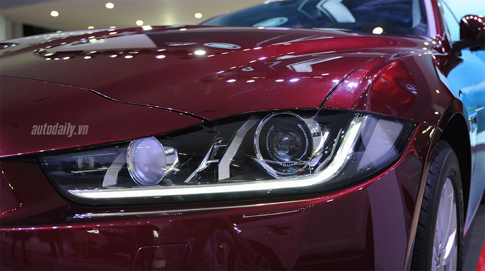Ảnh chi tiết Jaguar XE tại VIMS 2015 Jaguar XE (18).jpg