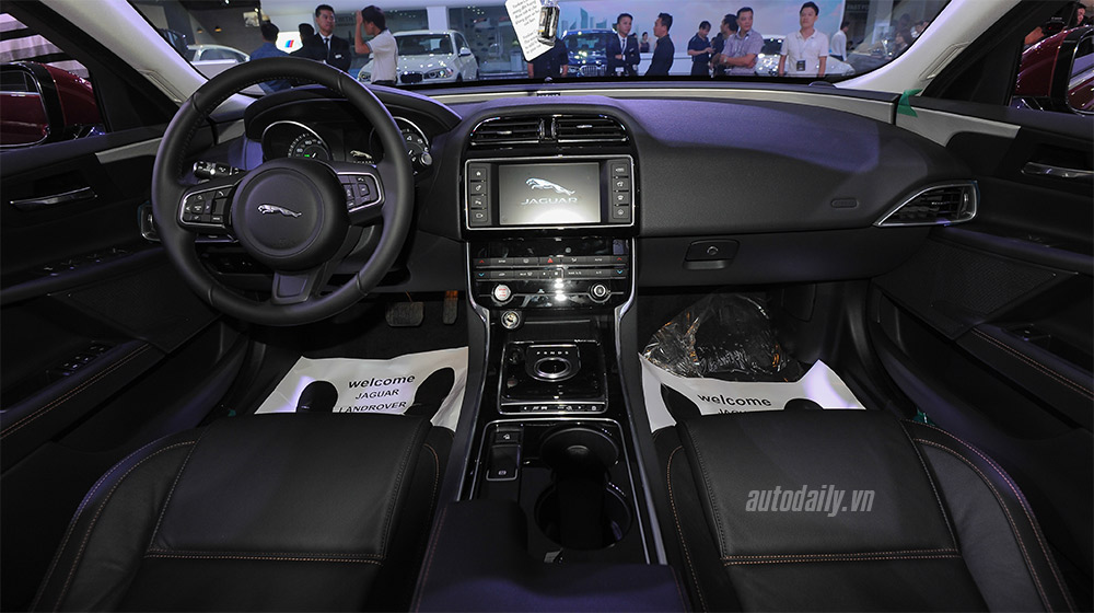 Jaguar XE 2016 chính thức ra mắt thị trường Việt Jaguar XE (3).jpg