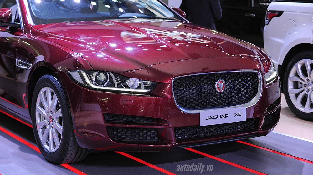 Ảnh chi tiết Jaguar XE tại VIMS 2015 Jaguar XE (7).jpg