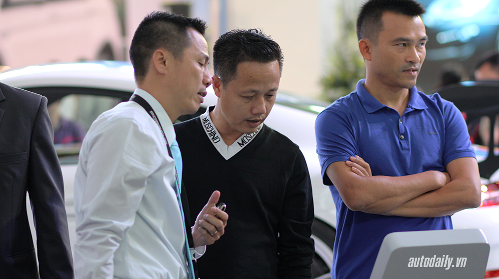 “Hóng” độ “hút khách” của gian hàng Porsche tại VIMS 2015 IMG_2310.JPG