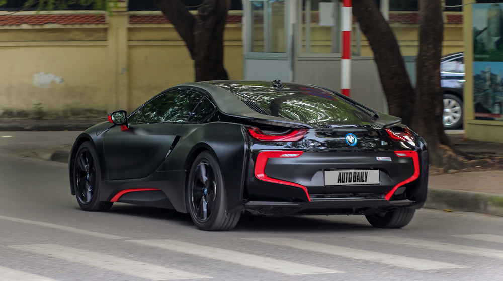 Ngây ngất trước vẻ đẹp của BMW i8 đen mờ tại Hà Nội BMW i8 đen mờ (1).jpg