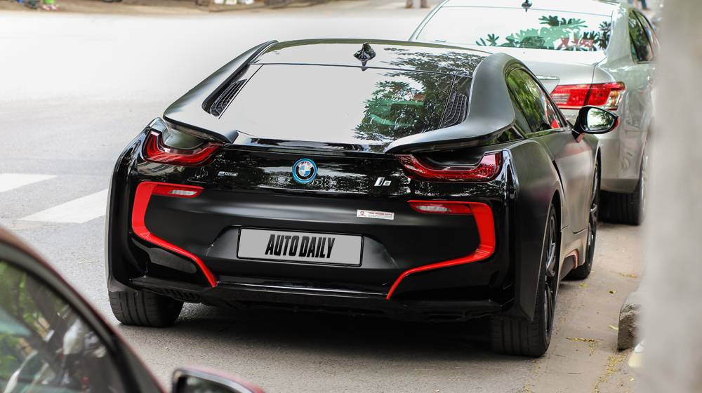 Ngây ngất trước vẻ đẹp của BMW i8 đen mờ tại Hà Nội BMW i8 đen mờ (12).jpg