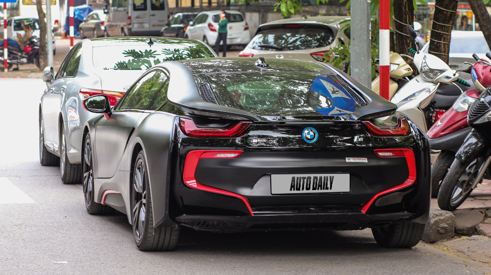 Ngây ngất trước vẻ đẹp của BMW i8 đen mờ tại Hà Nội BMW i8 đen mờ (3).jpg
