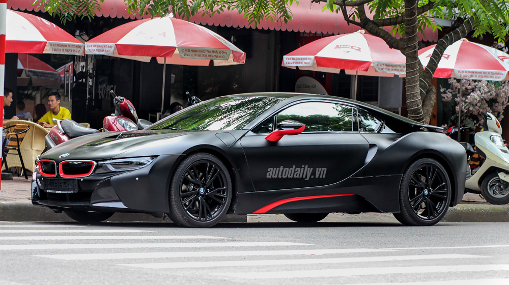 Ngây ngất trước vẻ đẹp của BMW i8 đen mờ tại Hà Nội BMW i8 đen mờ (7).jpg