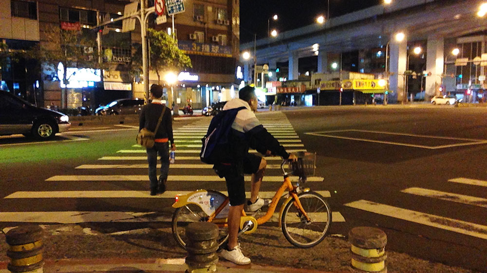 Đi chung xe đạp: “Vừa rẻ, vừa tiện” Xe-dap-Dai-Bac-(5).jpg