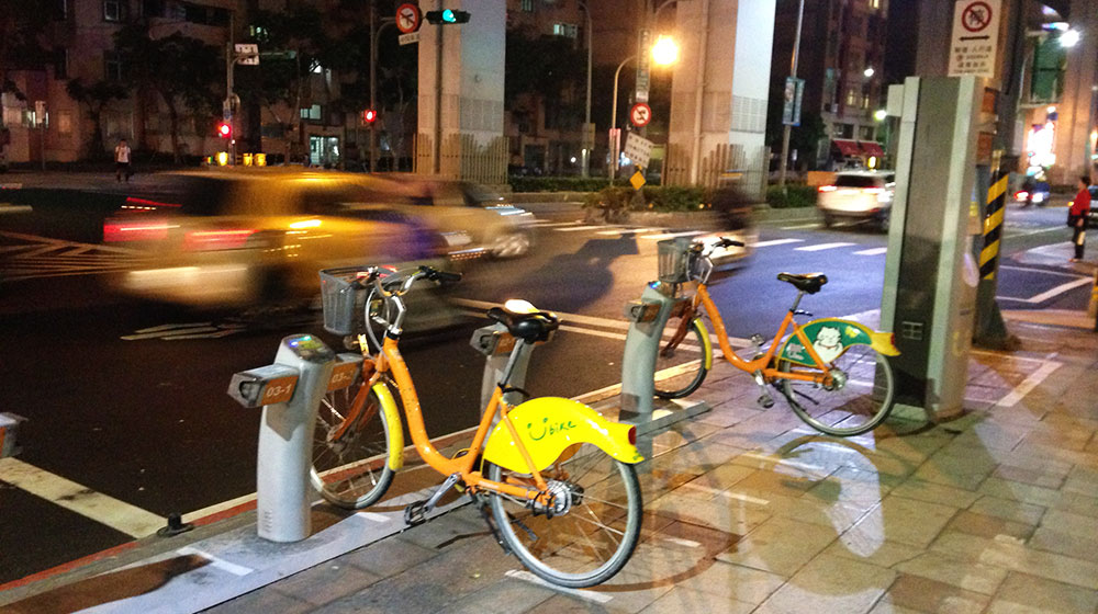 Đi chung xe đạp: “Vừa rẻ, vừa tiện” Xe-dap-Dai-Bac-(7).jpg