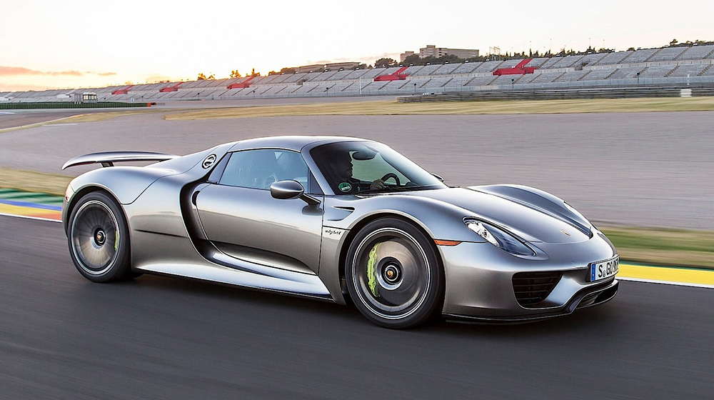Porsche và cách tạo ra “thượng đế” PORSCHE-918-Spyder-5142_26.jpg