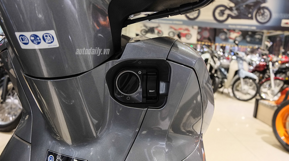 Honda SH300i 2015 tại Việt Nam có thêm màu mới NHON8252.jpg